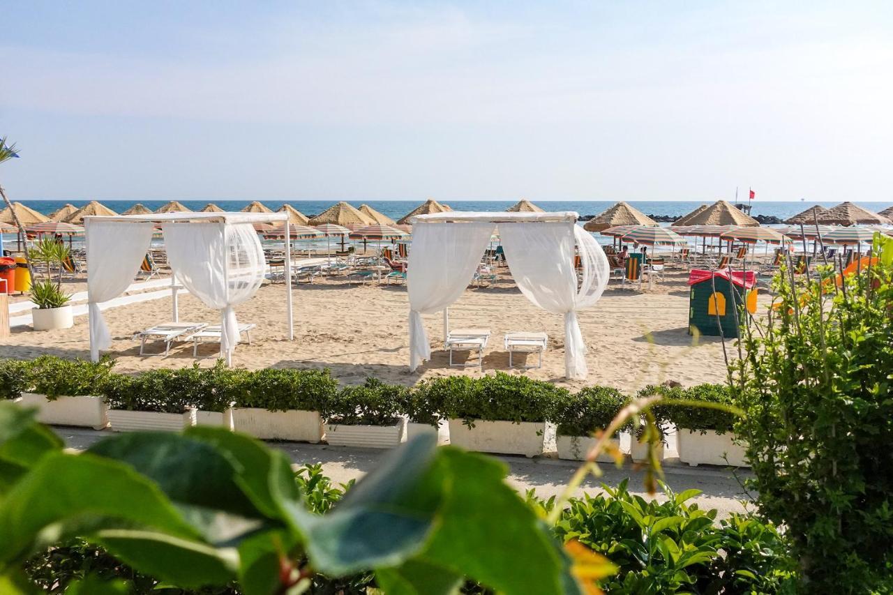 Albergo Punta De L'Est Francavilla Al Mare Bagian luar foto