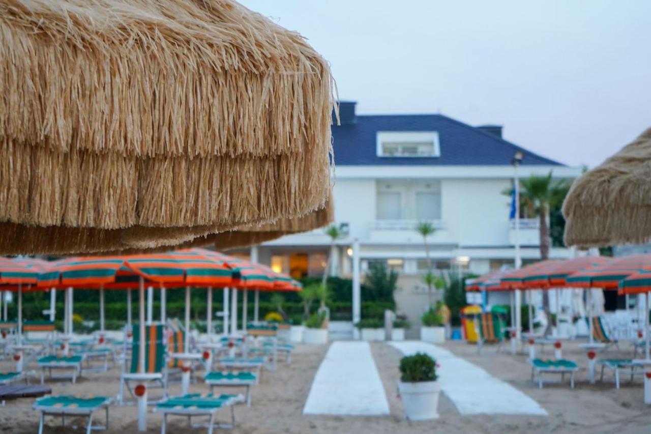 Albergo Punta De L'Est Francavilla Al Mare Bagian luar foto