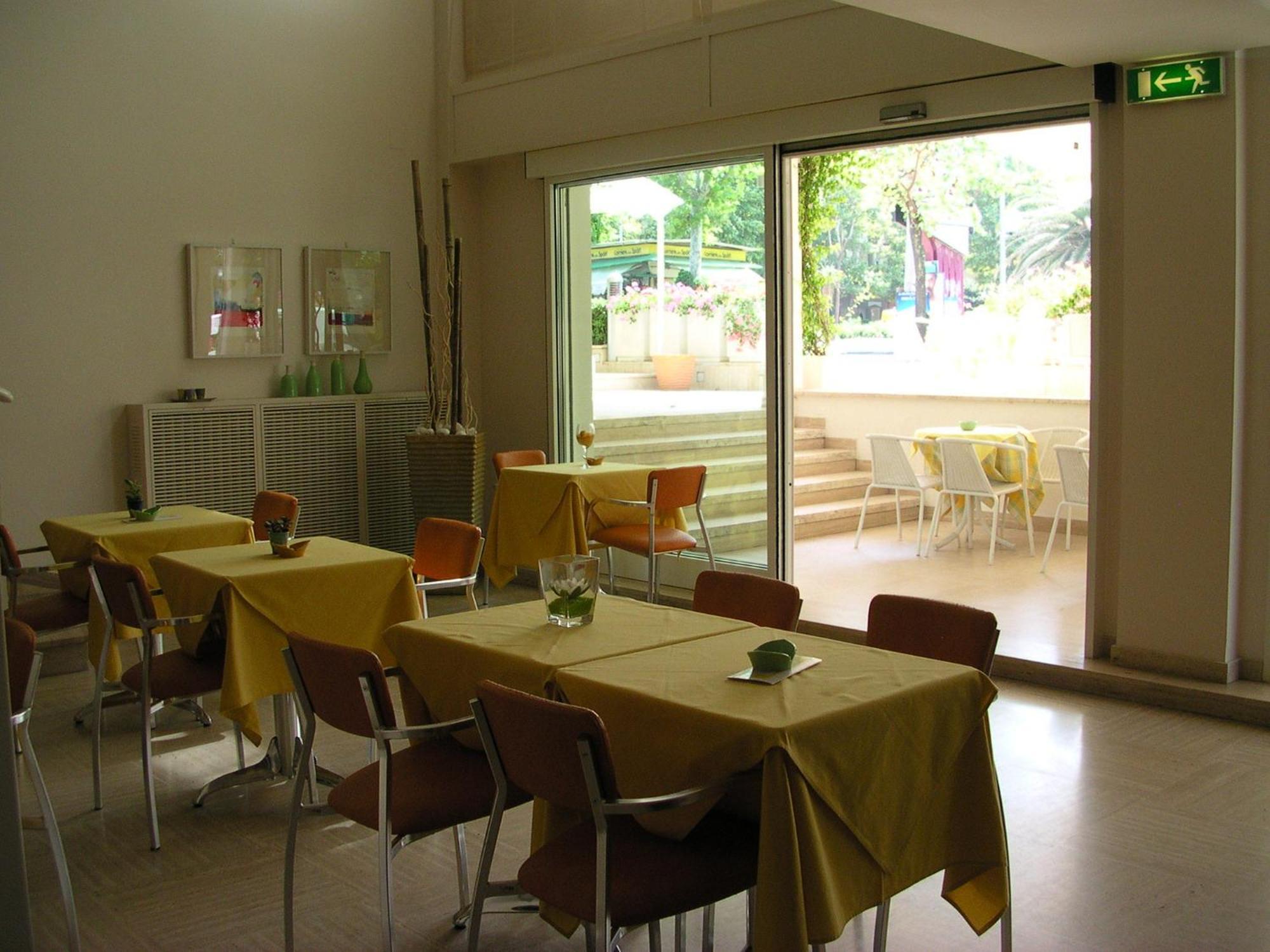Albergo Punta De L'Est Francavilla Al Mare Bagian luar foto