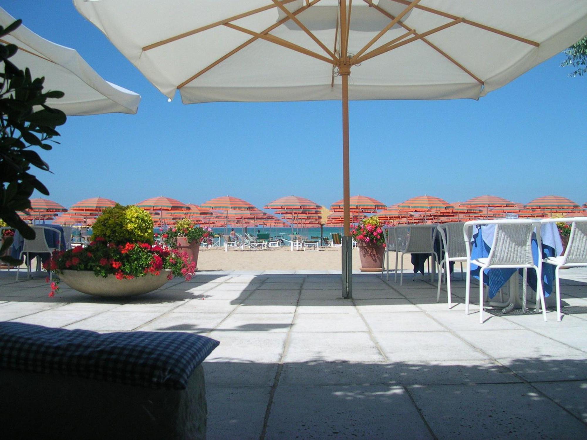 Albergo Punta De L'Est Francavilla Al Mare Bagian luar foto