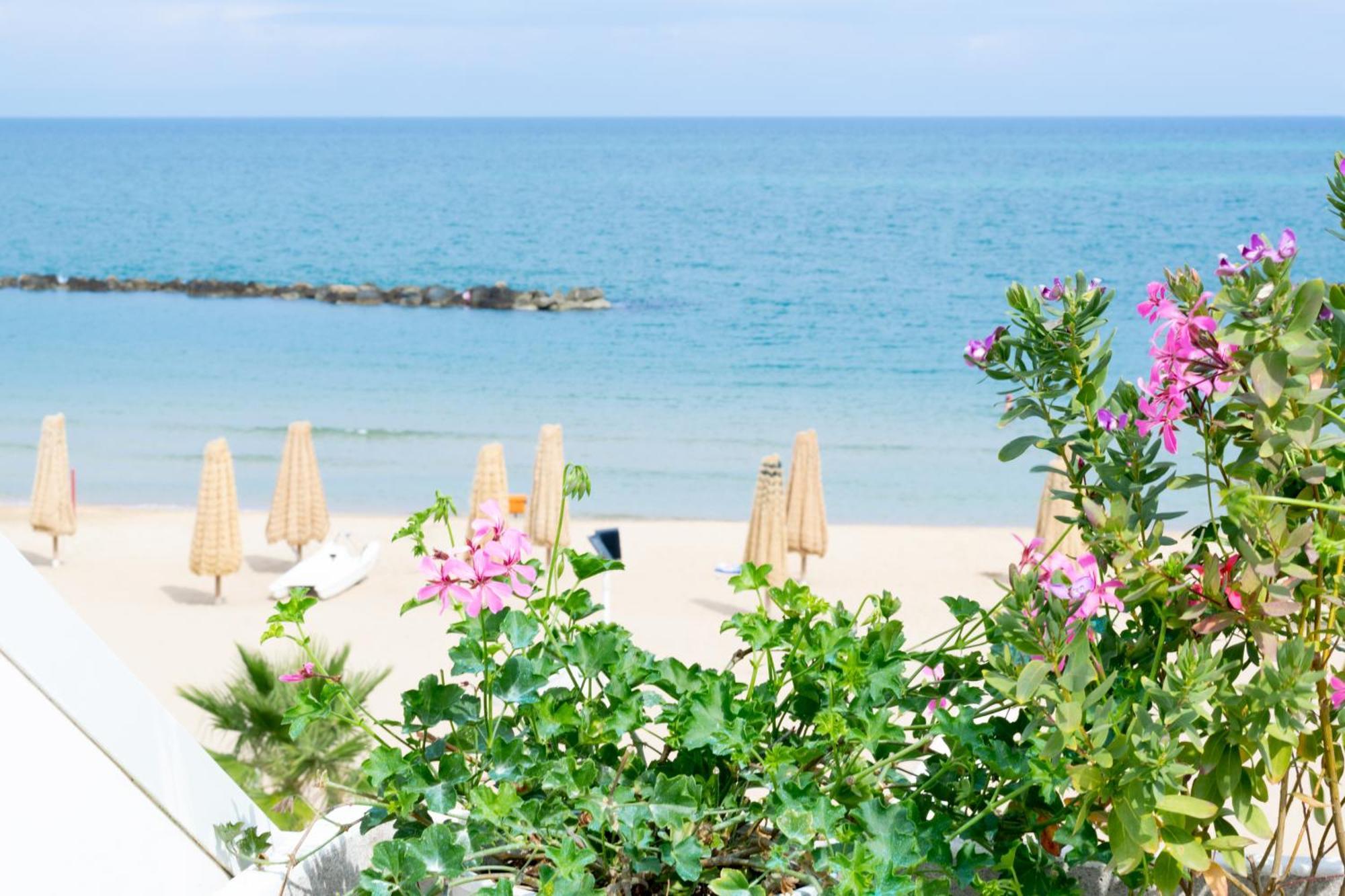 Albergo Punta De L'Est Francavilla Al Mare Bagian luar foto