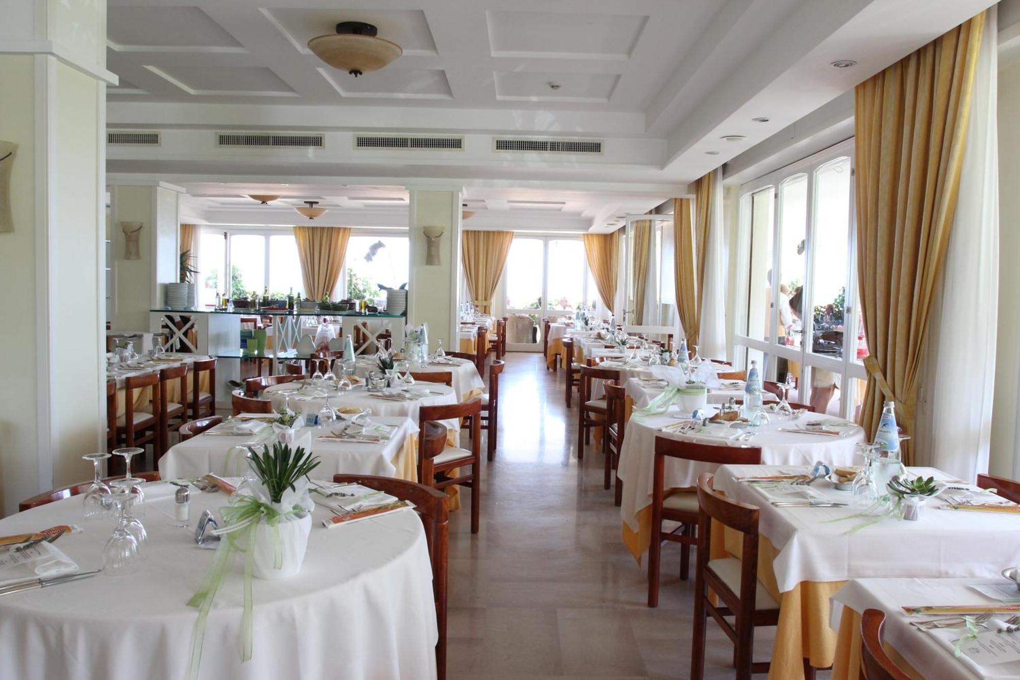 Albergo Punta De L'Est Francavilla Al Mare Bagian luar foto