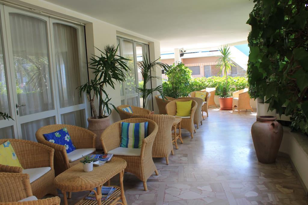 Albergo Punta De L'Est Francavilla Al Mare Bagian luar foto