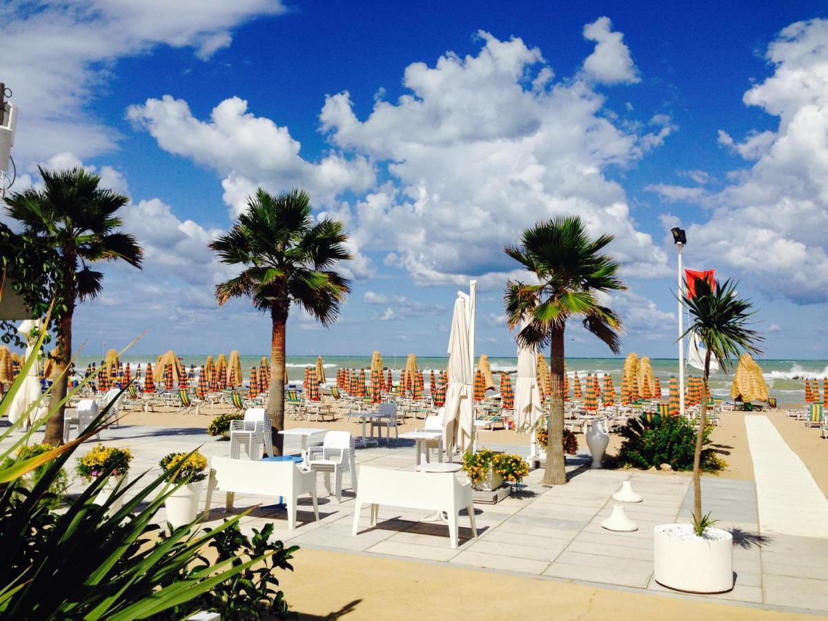 Albergo Punta De L'Est Francavilla Al Mare Bagian luar foto
